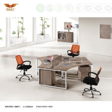 Round Shaped 3 Seats Wooden Workstation Office Partition (HY-Z11)